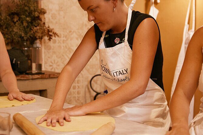 Pasta and Gelato Cooking Class in the heart of Florence - Key Points