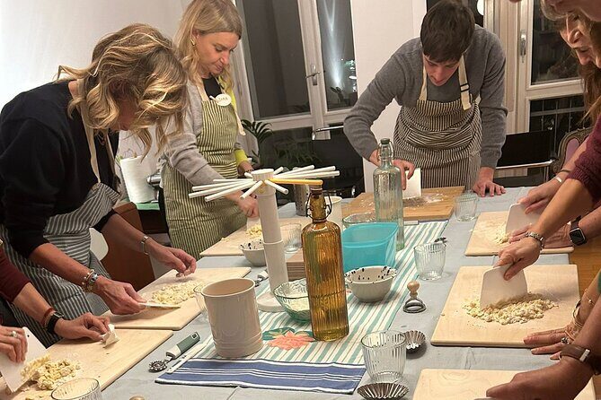 Pasta and Tiramisu join our cooking class - Key Points