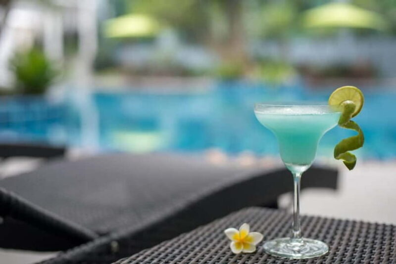 Pattaya: Indigo Bar at Bay Beach Resort Jomtien F&B Packages - Key Points