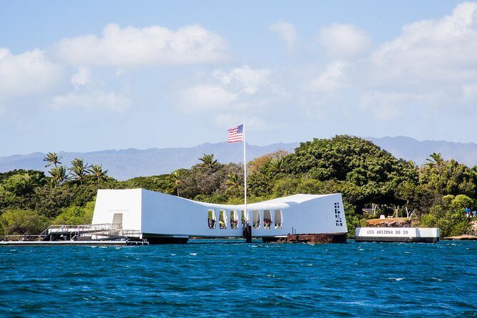 Pearl Harbor Official Deluxe Multimedia and VR Tour Combo - Key Points