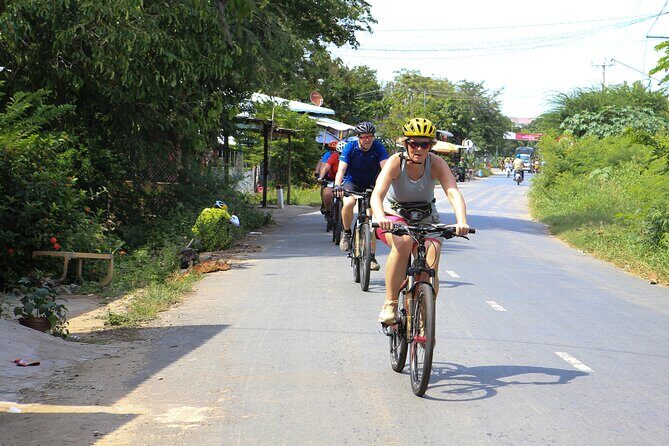 Pedal the Mekong, Cross the border, Reach Phnom Penh. - Practical Considerations