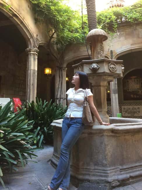 Pedrera, Casa Batlló, Gothic Quarter Photo Walk - Key Points