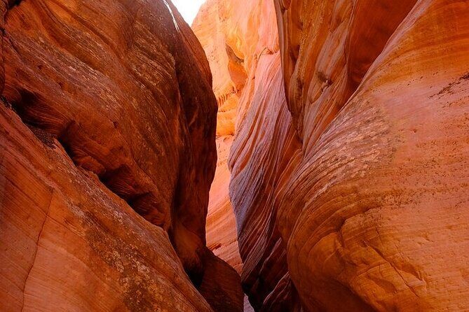Peekaboo Slot Canyon Jeep Tour - Discovering the Scenic Wonder of Peekaboo Slot Canyon Jeep Tour