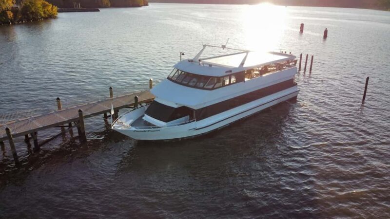 Peekskill: Hudson River Fall Foliage Brunch Cruise - Key Points