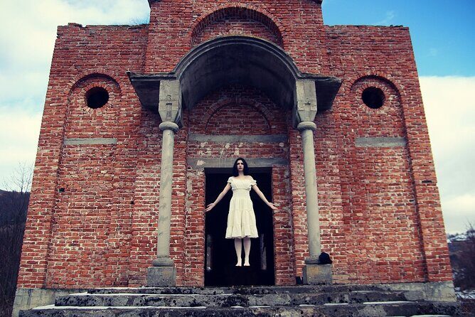 Pensacola Most Haunted Ghost Tour & Scavenger Hunt - Key Points