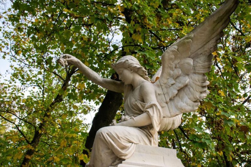 Père Lachaise Cemetery: A Stroll Through Immortal History - An In-Depth Look at the Père Lachaise Experience