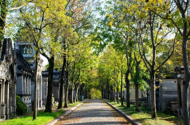Père Lachaise Cemetery: A Stroll Through Immortal History - FAQ