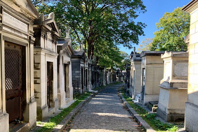 Pere Lachaise Cemetery Private Walking Tour - Key Points