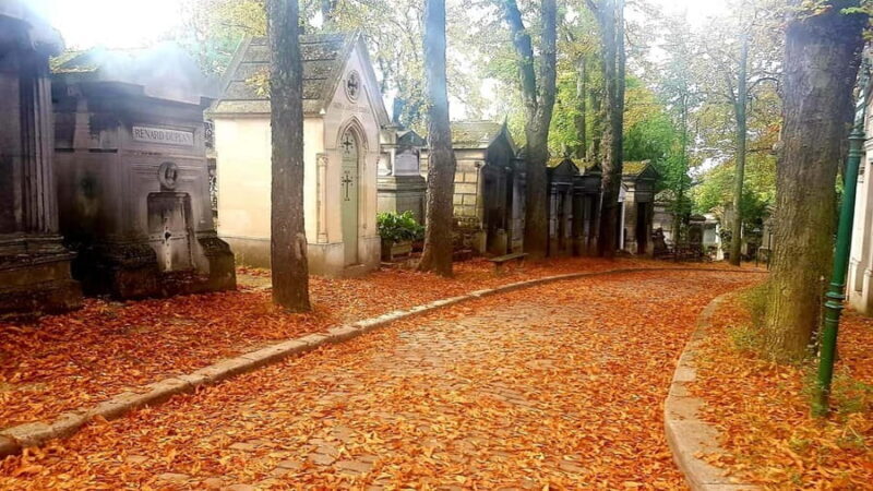 Père-Lachaise : histoires et mystères contés par un comédien - Key Points