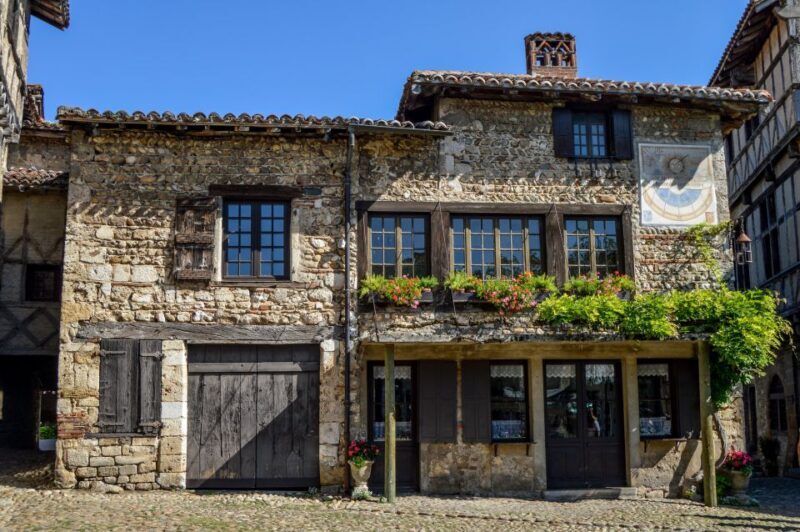 Pérouges: Private Guided Tour of the Medieval Village - Pricing and Value