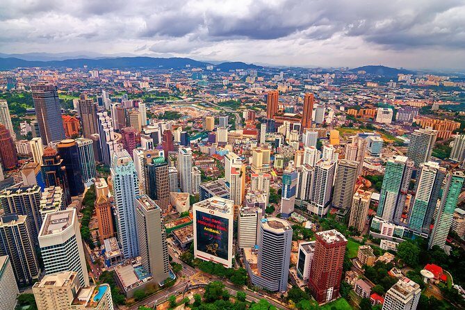 Petronas Twin Towers Skybridge and Kuala Lumpur City Tour - Discover Kuala Lumpur in Half a Day: Petronas Twin Towers and City Highlights