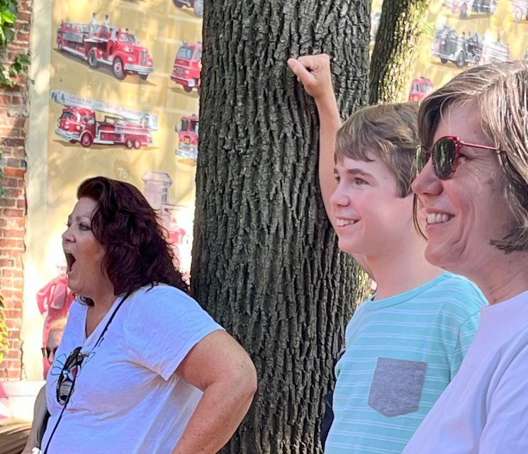 Philadelphia: Comedy Magic Walking Tour with a Guide - Key Points