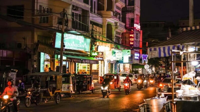 Phnom Penh: 9 Exciting Spots Evening Tuk-Tuk Tour - Key Points