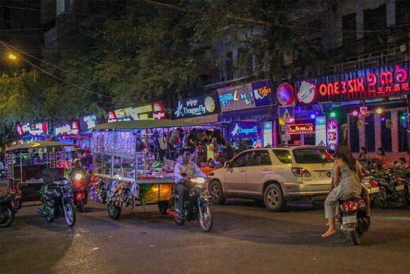 Phnom Penh: 9 Exciting Spots Evening Tuk-Tuk Tour - Exploring Phnom Penh by Night: What to Expect