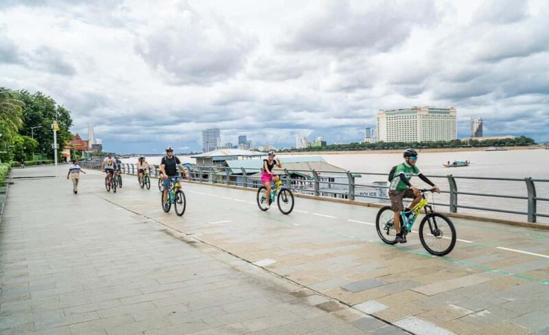 Phnom Penh City Bike Haft-Day Tour - Discover Phnom Penh on Two Wheels: The Half-Day City Bike Tour