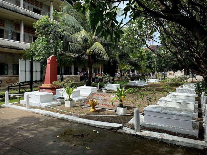 Phnom Penh: Killing Fields and Prison S21 Bus Tour - In-Depth Review of the Phnom Penh Killing Fields and S21 Bus Tour
