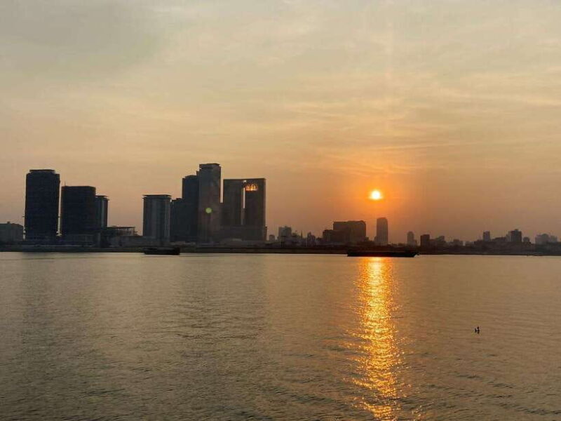 Phnom Penh: Mekong River Sunset Cruise with free flow drink - Key Points