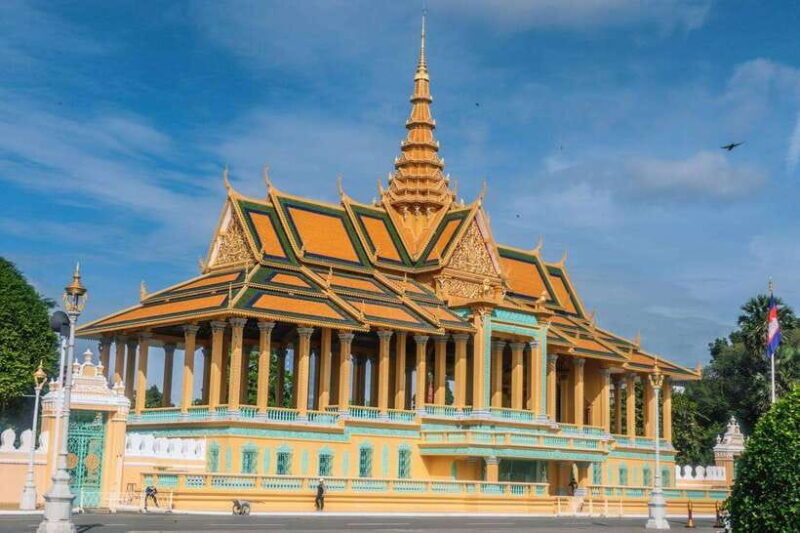Phnom Penh: Mekong River Sunset Cruise with free flow drink - Authenticity and Value