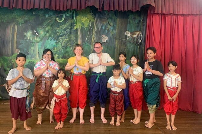 Phnom Penh Morning Breakfast, Market and Art Tour by Tuktuk - Exploring Phnom Penh in the Morning: A Practical Overview