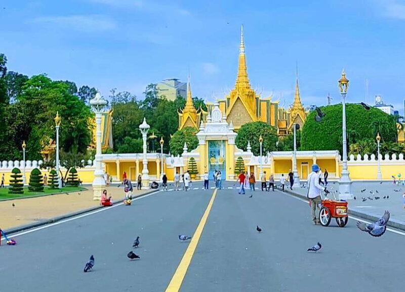 Phnom Penh: Private Guided Sightseeing Day Tour - The Itinerary Breakdown