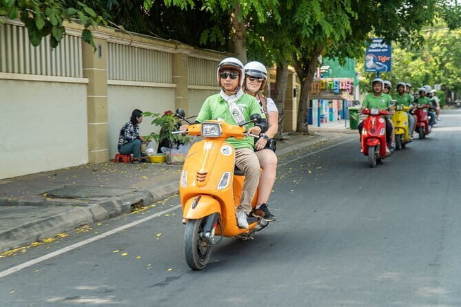 Phnom Penh Vespa City Tour and Sunset Boat with drinks - FAQs