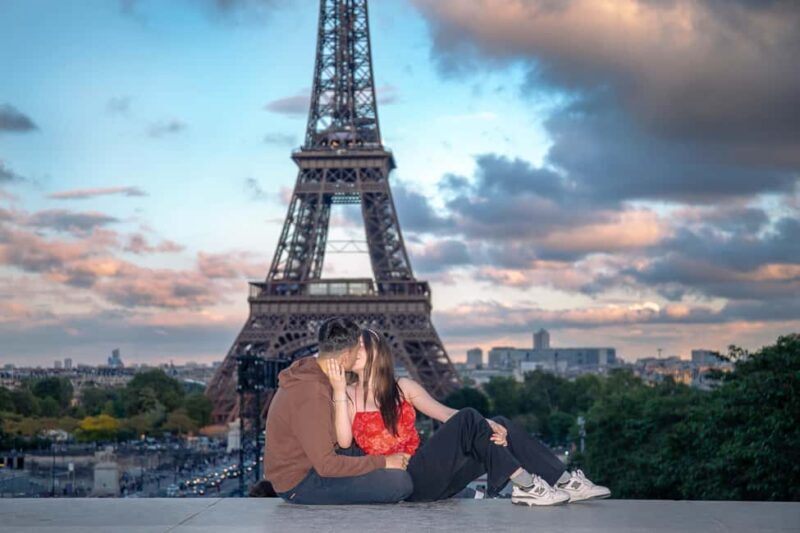 Photo session for couples with flowers around Eiffel tower - Who Will Love This Tour?