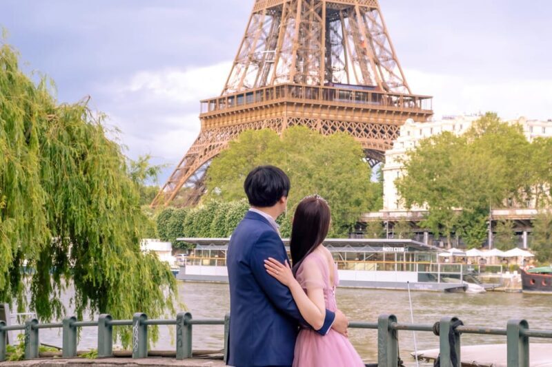 Photo session for couples with flowers around Eiffel tower - FAQ