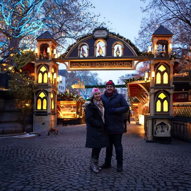 Photo shoot at the Cologne Christmas market with a local photographer - A Festive Photo Experience in Cologne’s Christmas Market