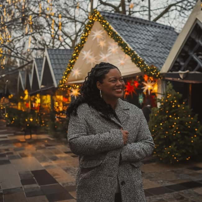 Photo shoot at the Cologne Christmas market with a local photographer - Who Should Consider This Experience?