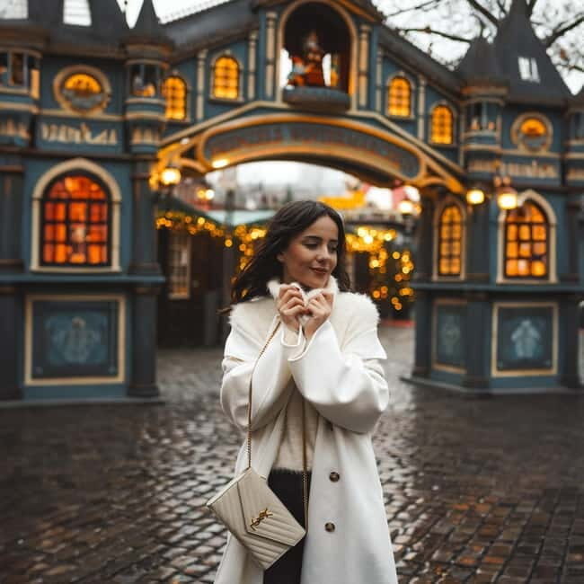 Photo shoot at the Cologne Christmas market with a local photographer - The Sum Up