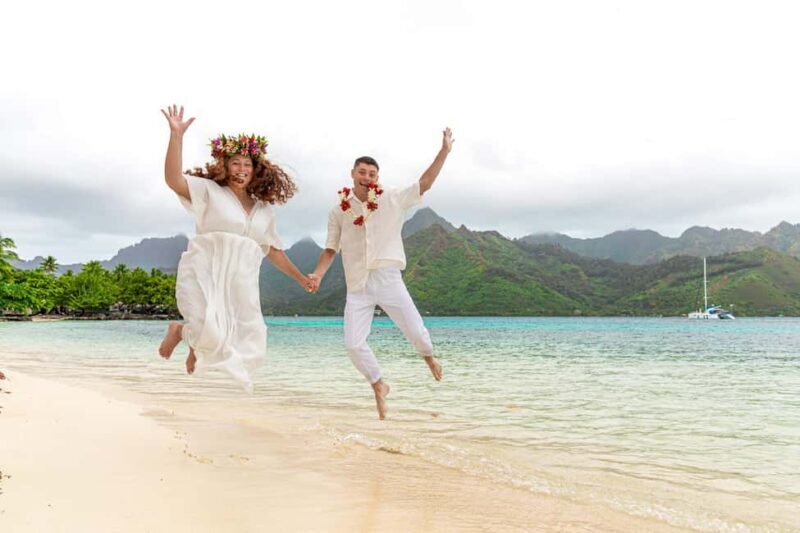 Photo shooting in Moorea: with a professional photographer - Experience the Beauty of Moorea Through a Professional Lens
