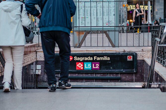 Photo Walking Tour Sagrada Familia and Gaudí in Barcelona - Discover Gaudí and Capture Barcelona’s Masterpieces in Style