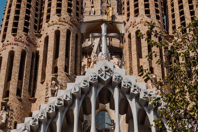 Photo Walking Tour Sagrada Familia and Gaudí in Barcelona - Frequently Asked Questions