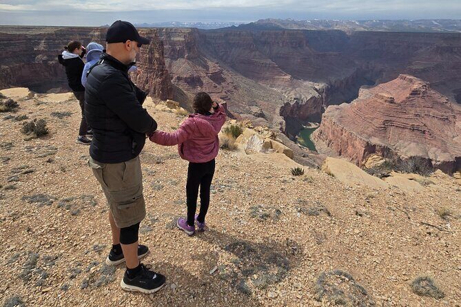 Picnic at East Grand Canyon Tables and Chairs Privided No Crowds - A Quiet Escape with Big Views: Picnicking at East Grand Canyon
