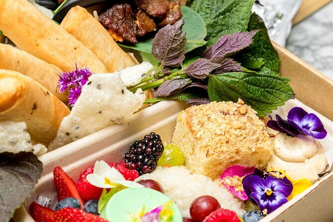 Picnic in the Royal Botanic Gardens for 2 - Key Points