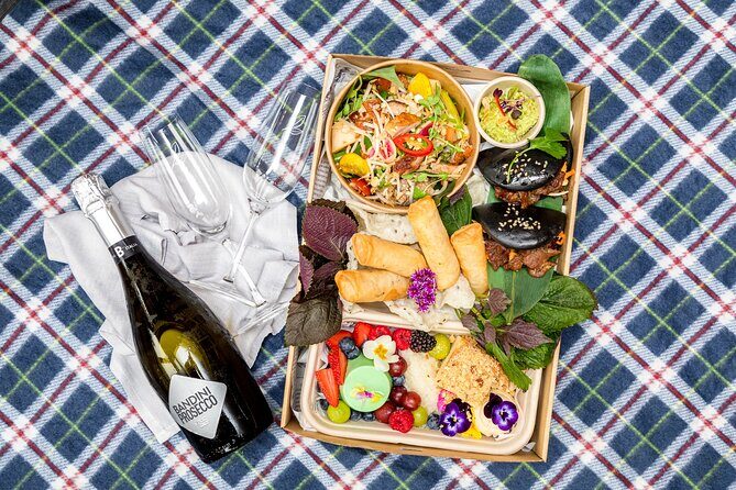 Picnic in the Royal Botanic Gardens for 2 - The Value for Money