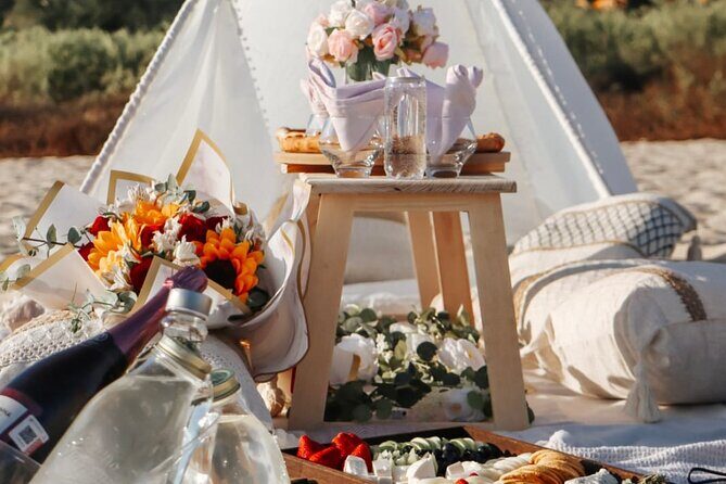 Picnic Tipi with Food and Drink - Key Points