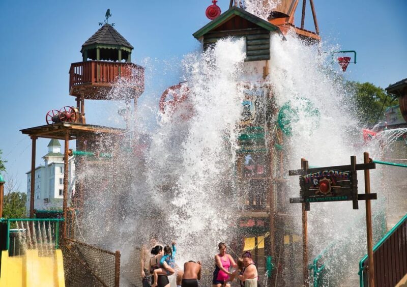 Pigeon Forge: Dollywood's Splash Country Entry Ticket - Weather and Crowds