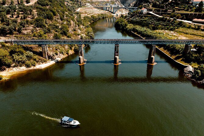 Pinhão: 4 hours Douro River Cruise with Lunch Included - Authenticity and Local Flavor