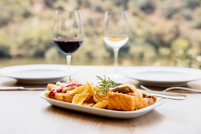 Pinhão: Douro River Boat Tour with Lunch - Pinhão: Douro River Boat Tour with Lunch — A Scenic and Tasty Day Out