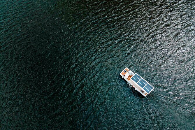 Pinhão: Electric Boat Experience 1h - Taste of Two Wines - A Deep Dive into the Experience