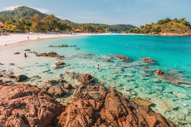 Pink Beach and Southeast Gili Islands Private Tour  Full Day - Key Points