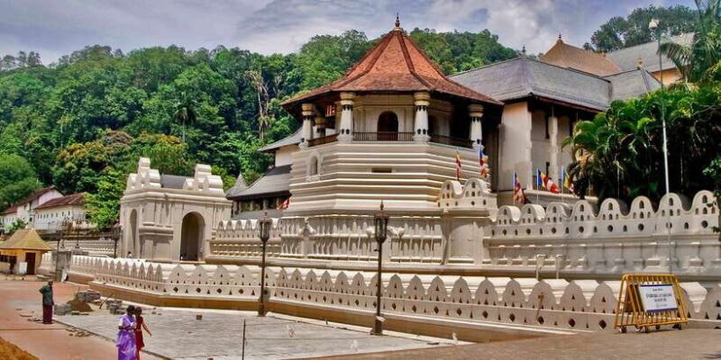 Pinnawala & Kandy Day Tour from Negombo - Key Points