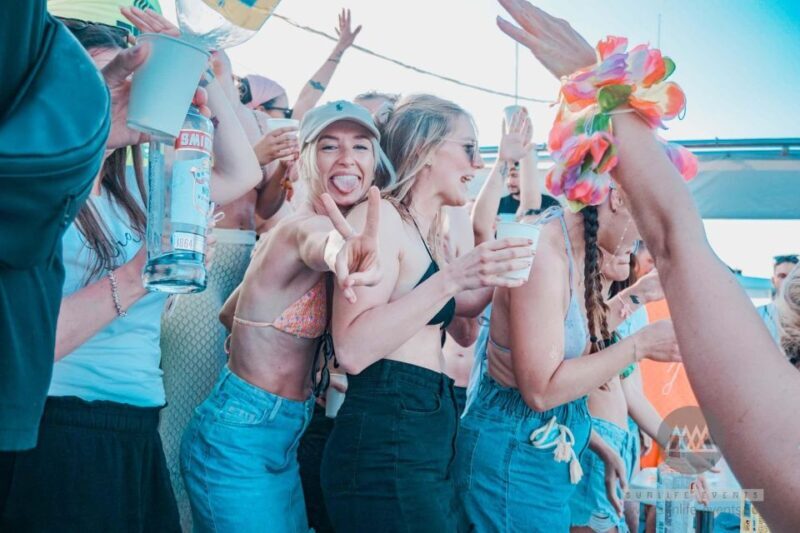 Playa de Palma: Boat Party with DJ, Buffet and Entertainment - Playa de Palma: Boat Party with DJ, Buffet, and Entertainment