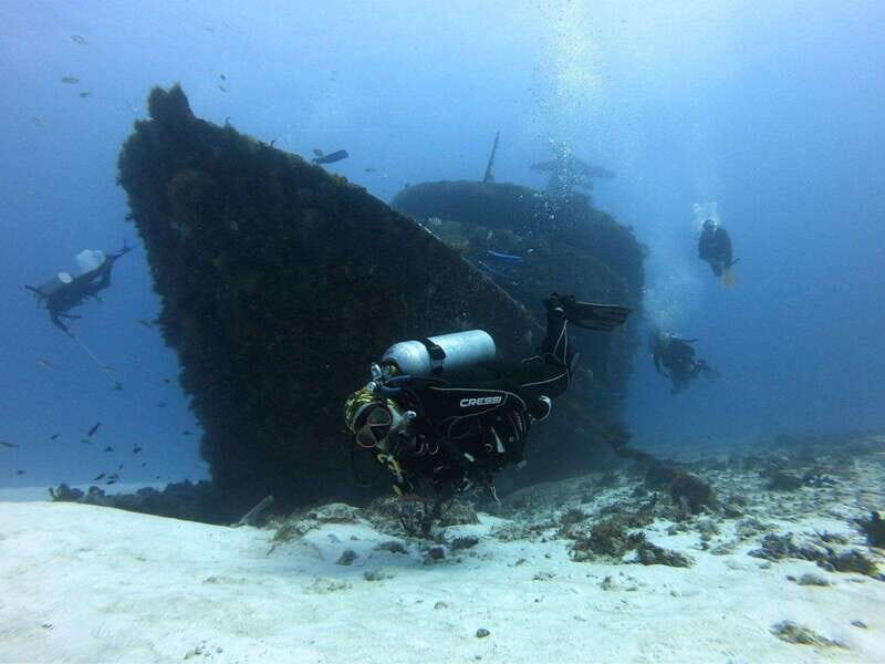 Playa del Carmen: MamaViña Wreck & Reef for Certified Divers - Who Should Consider This Tour?