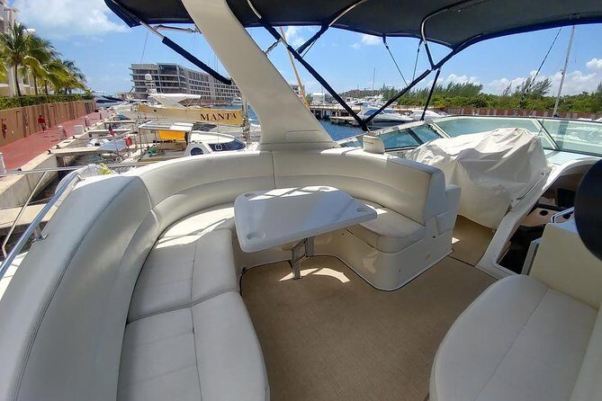 Playa Mujeres rent a Yacht 4hrs with Food and drinks aboard CA55 - FAQs