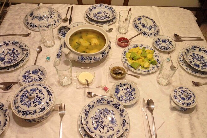 Plaza Minorista Tour and Home Cooking in Medellín with Daniela - Key Points