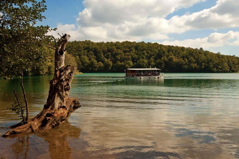 Plitvice Lakes: Guided Walking Tour with Train and Boat Ride - The Role of the Guide and Group Size