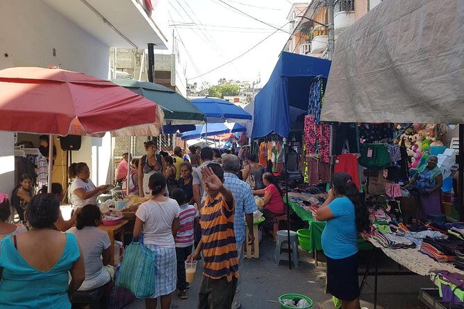 Pochutla Market, authentic day. HT - The Sum Up