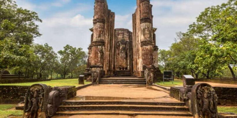 Polonnaruwa Day Tour With Minneriya NP Elephant Safari - Authentic Sri Lankan Cuisine and Cultural Sensations